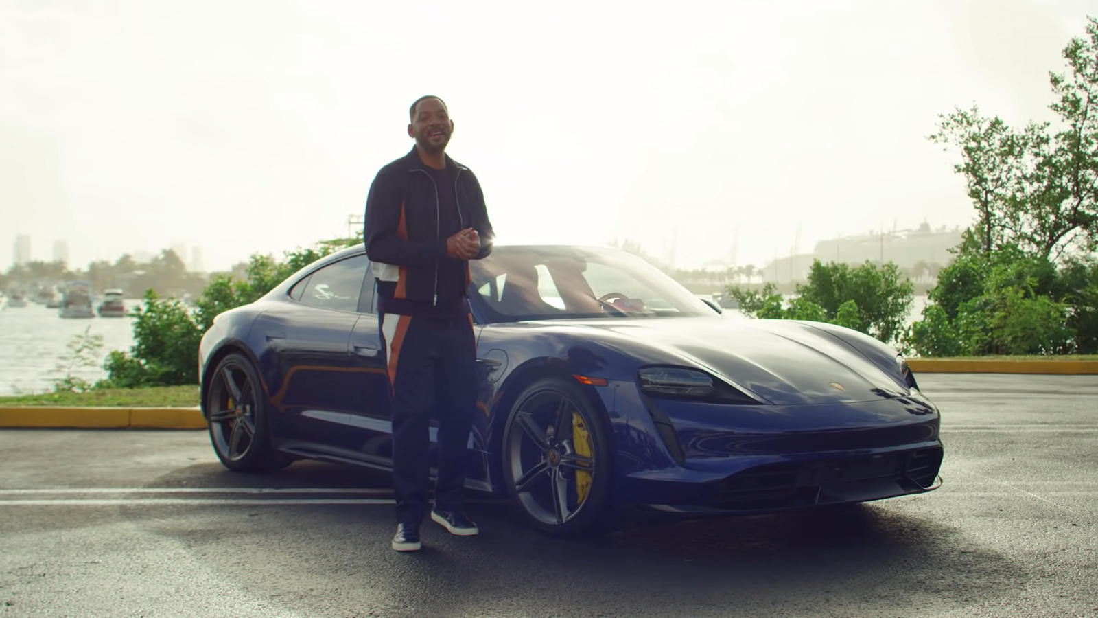 Ο Will Smith σε ρόλο ταξιτζή με Porsche Taycan Turbo S [vid]