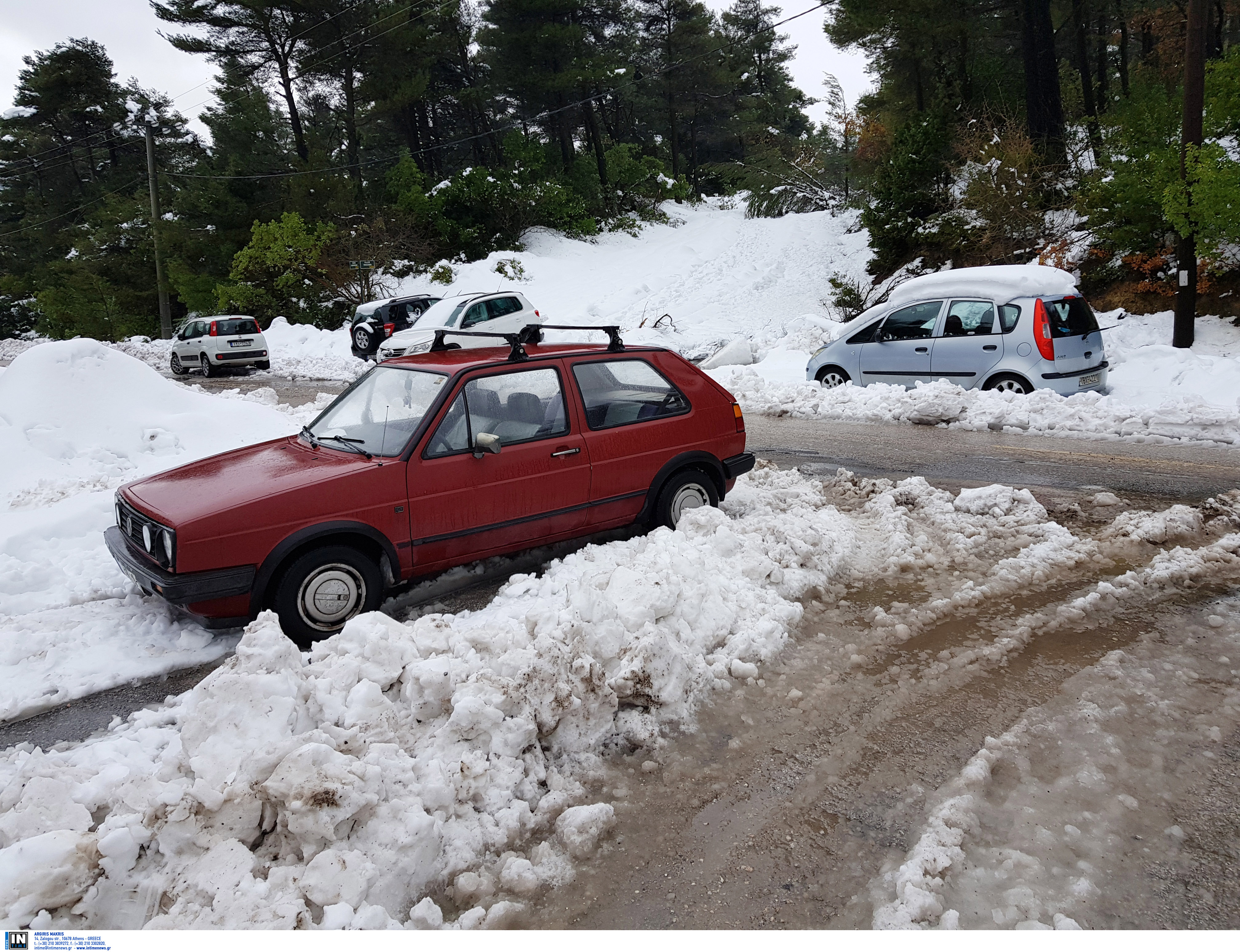 Ποιοι δρόμοι είναι ΤΩΡΑ κλειστοί στην Αττική και που χρειάζεται αλυσίδες