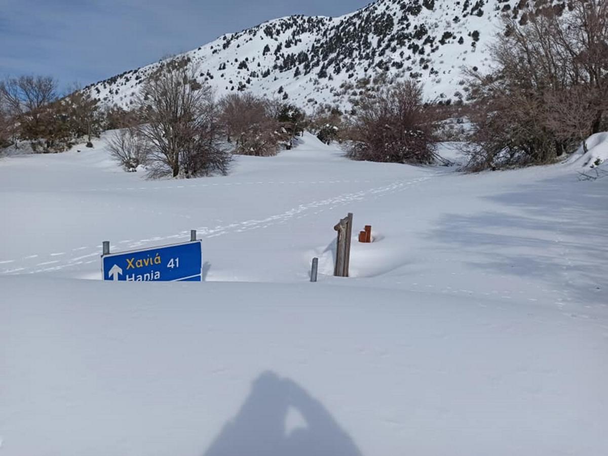 Κρήτη: Τα χιόνια σκέπασαν το φαράγγι της Σαμαριάς! Εκπληκτικές εικόνες σε ένα τοπίο λευκό [pics, video]