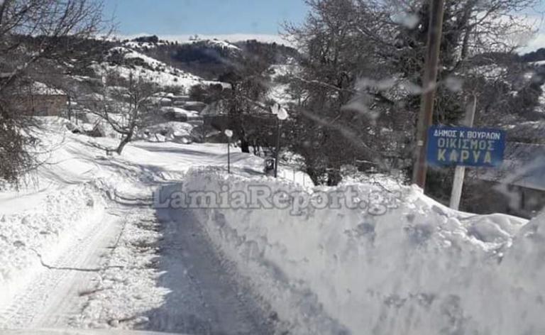 Μαγικές εικόνες στα Καμένα Βούρλα - Ένα ολόκληρο χωριό σκεπάστηκε από τα χιόνια [pics]