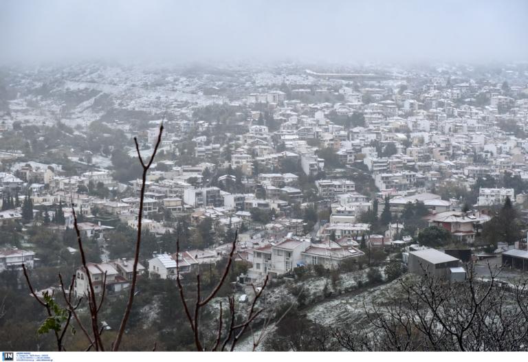 Λευκή νύχτα στην Αττική υπόσχεται ο "Ηφαιστίων": Χιονοπτώσεις, χιονόνερο εναλλάξ με βροχή τις επόμενες ώρες!