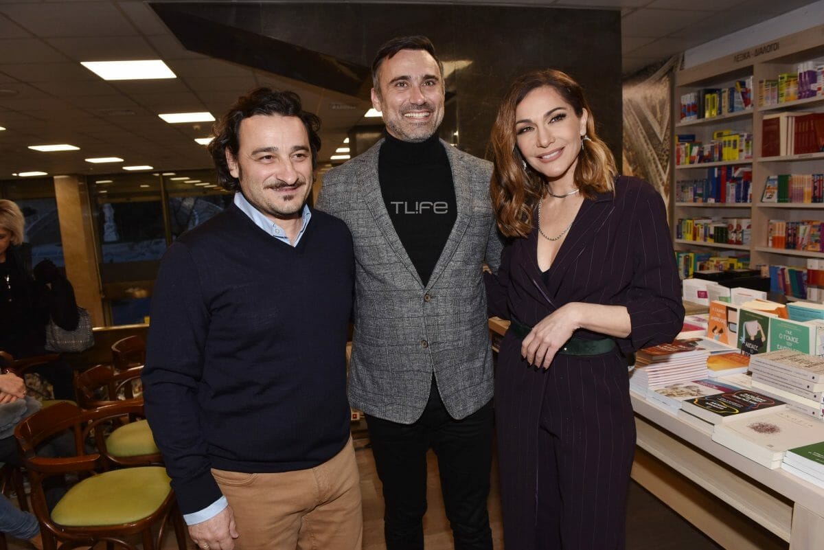 Γιώργος Καπουτζίδης: Παρουσίασε το βιβλίο του με επώνυμους φίλους στο πλάι του [pics]