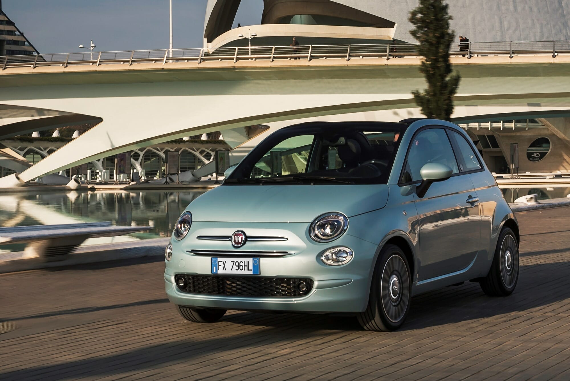 Με τι τιμή ήρθε το υβριδικό FIAT 500 στην Ελλάδα;