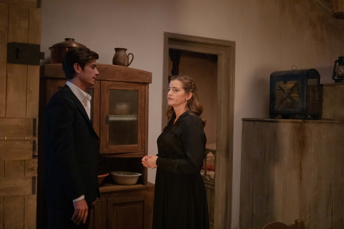 Άγριες Μέλισσες: Θα αποκαλύψει η Ελένη την αλήθεια στον Λάμπρο;