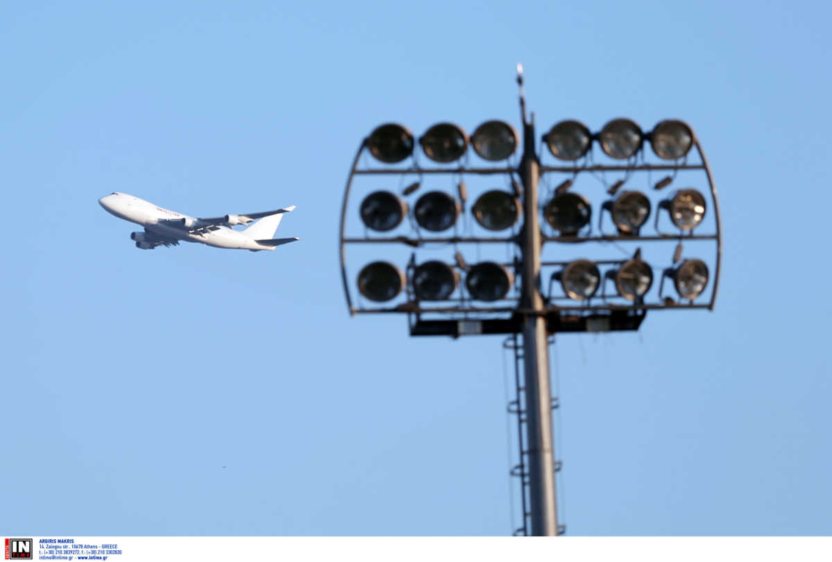 ΑΠΟΕΛ: “Θρίλερ” στον αέρα! Αναγκαστική προσγείωση αεροπλάνου που μετέφερε οπαδούς στη Βασιλεία