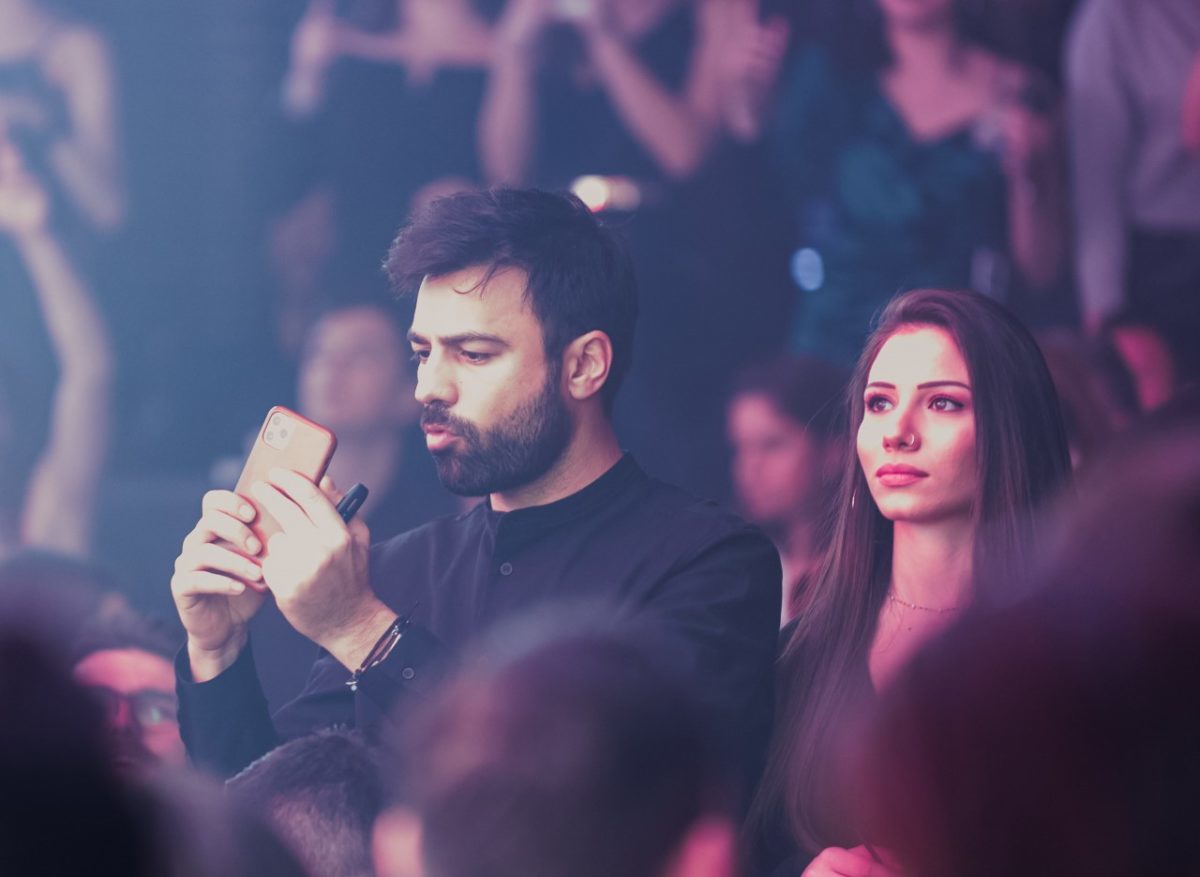 Ανδρέας Γεωργίου: Το καυτό φιλί στο στόμα με την σύντροφό του!