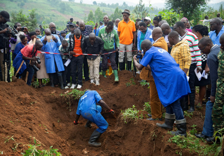 Φρίκη! Βρέθηκαν 6.000 πτώματα σε έξι ομαδικούς τάφους στο Μπουρούντι