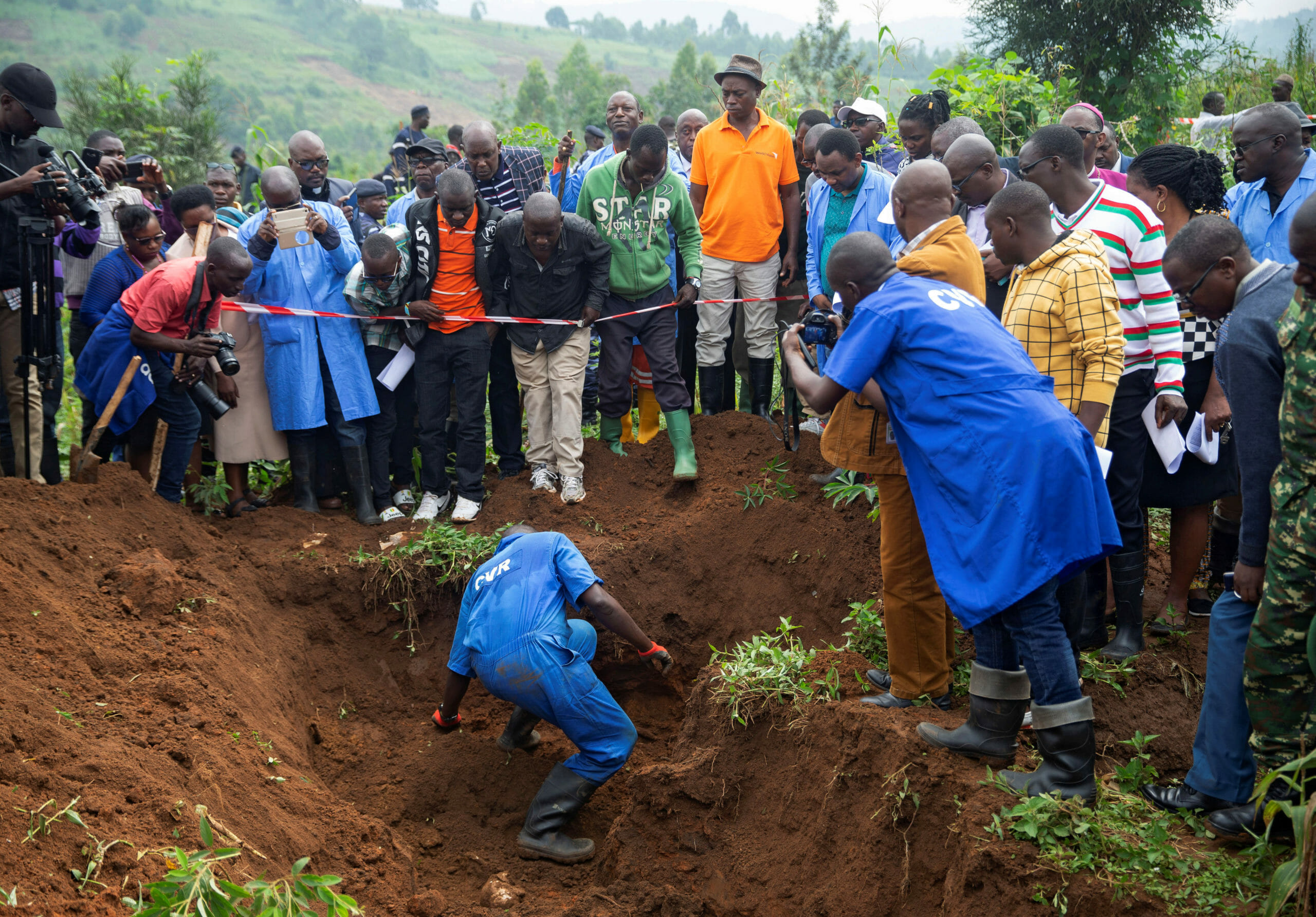 Burundian workers from the Truth and Reconciliation Commission dig to extract bodies from a mass grave in the Bukirasazi hill in Karusi Province, Burundi January 27, 2020. Picture taken January 27, 2020. REUTERS