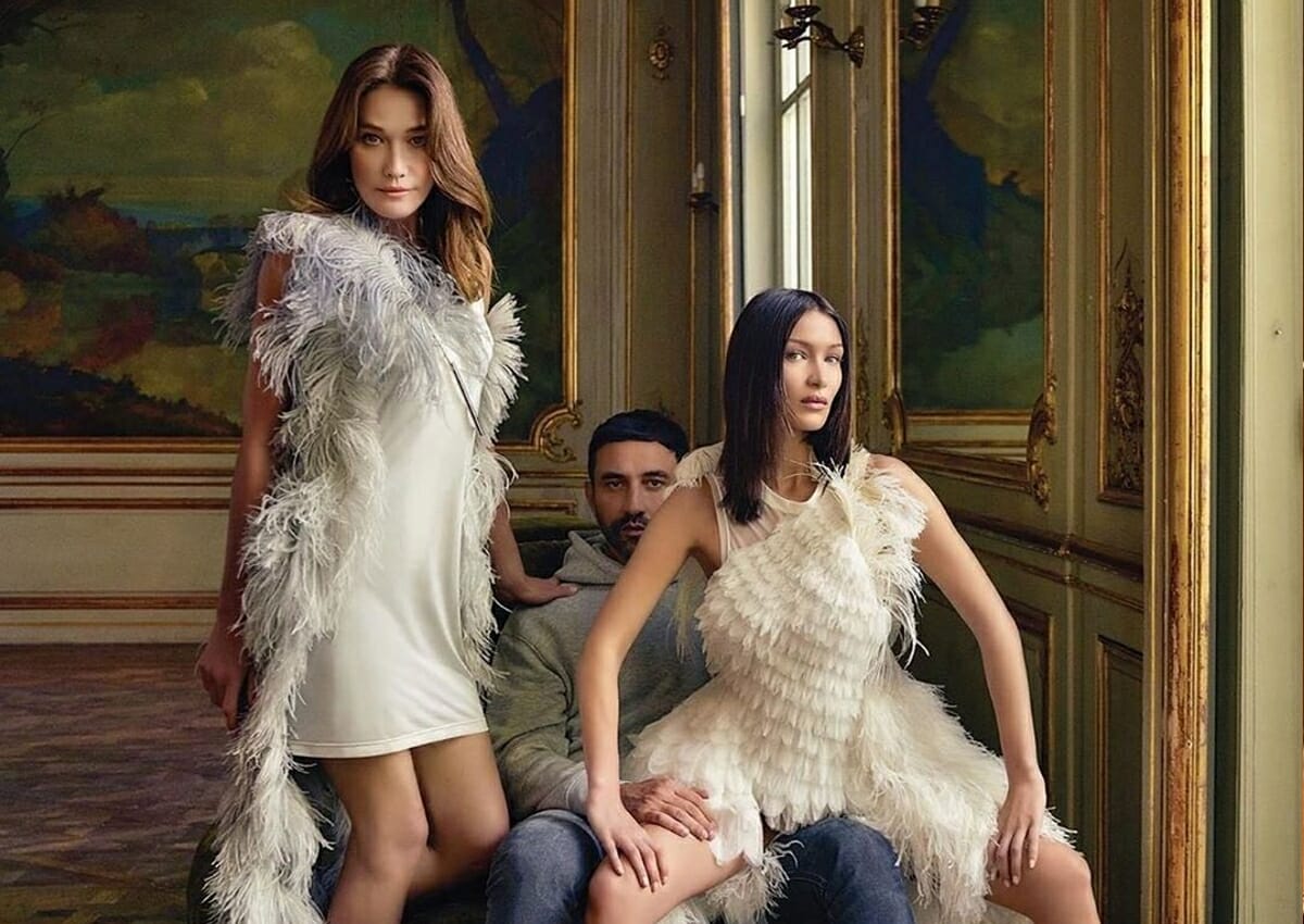 Carla Bruni – Bella Hadid: Φωτογραφίζονται σαν «μαμά» και «κόρη» 