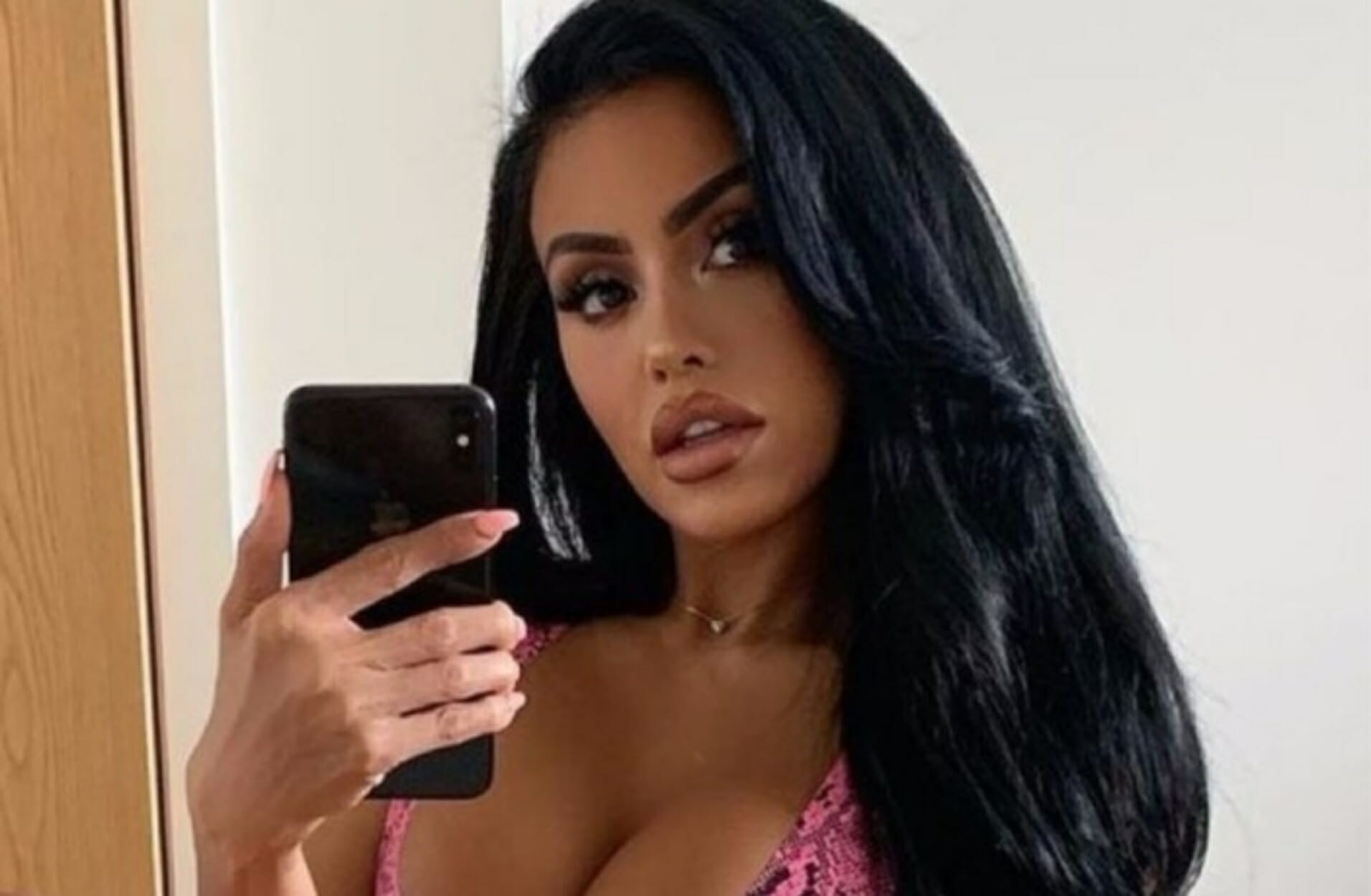 Η Βρετανίδα Κιμ Καρντάσιαν που “τρελαίνει” το Instagram!