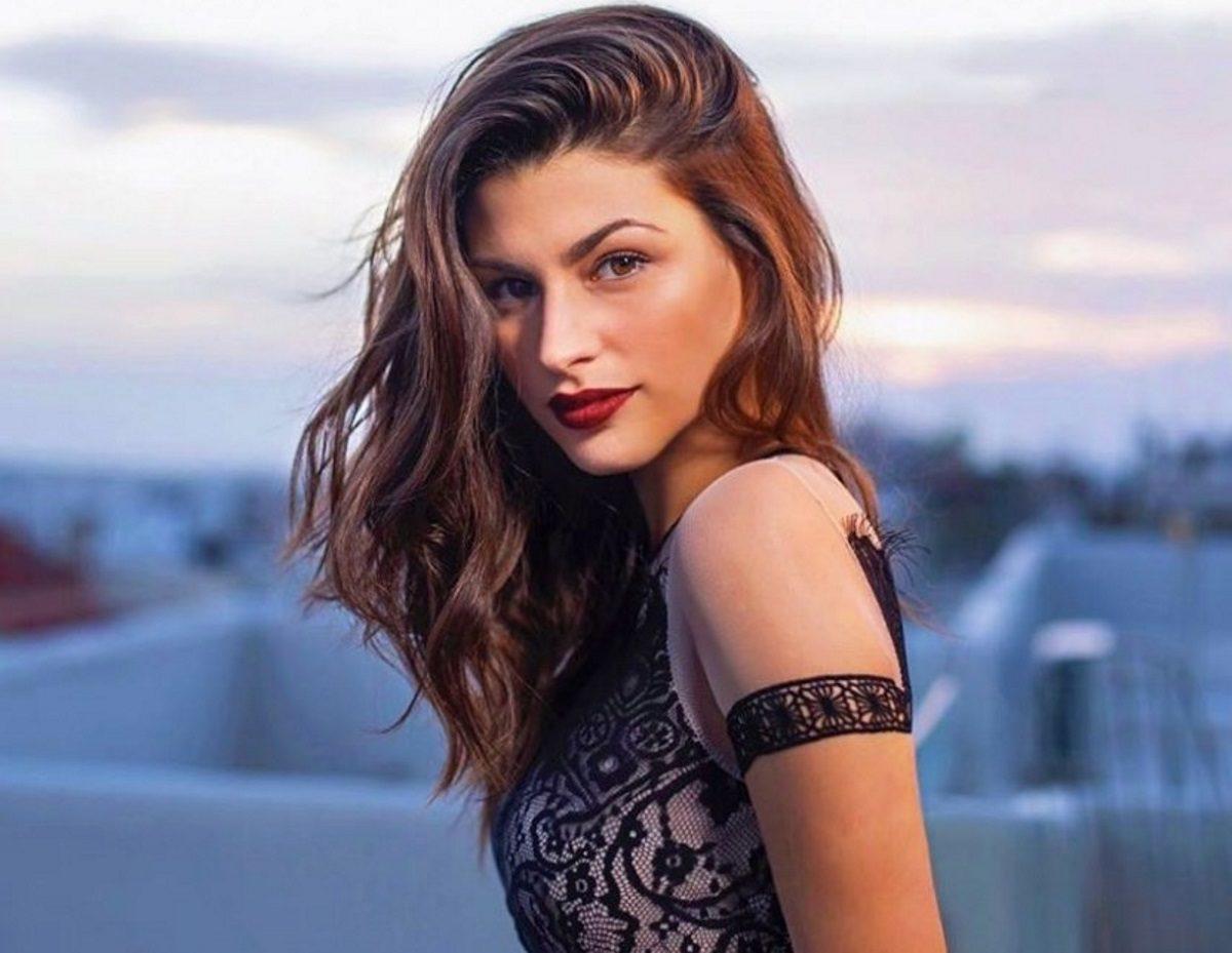 Δανάη Παππά: Κάνει πρόβα… νυφικού!