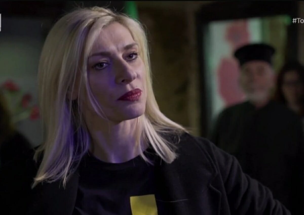 Χαμός στο twitter με την επική έλευση της Ζέτας Δούκα στο “Καφέ της Χαράς”!