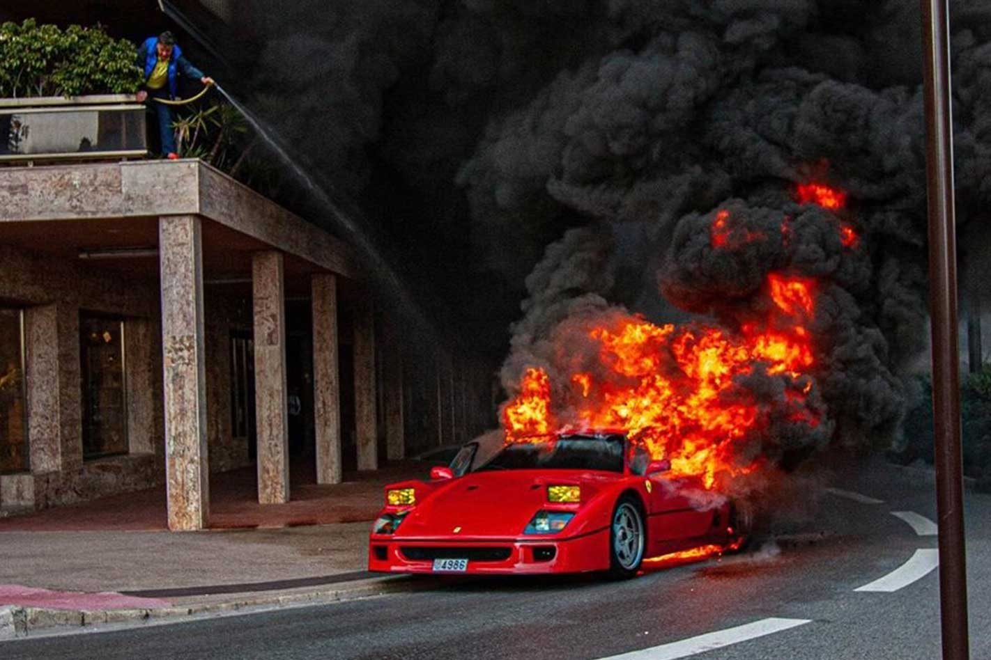 Στις φλόγες μια Ferrari F40 [vid]