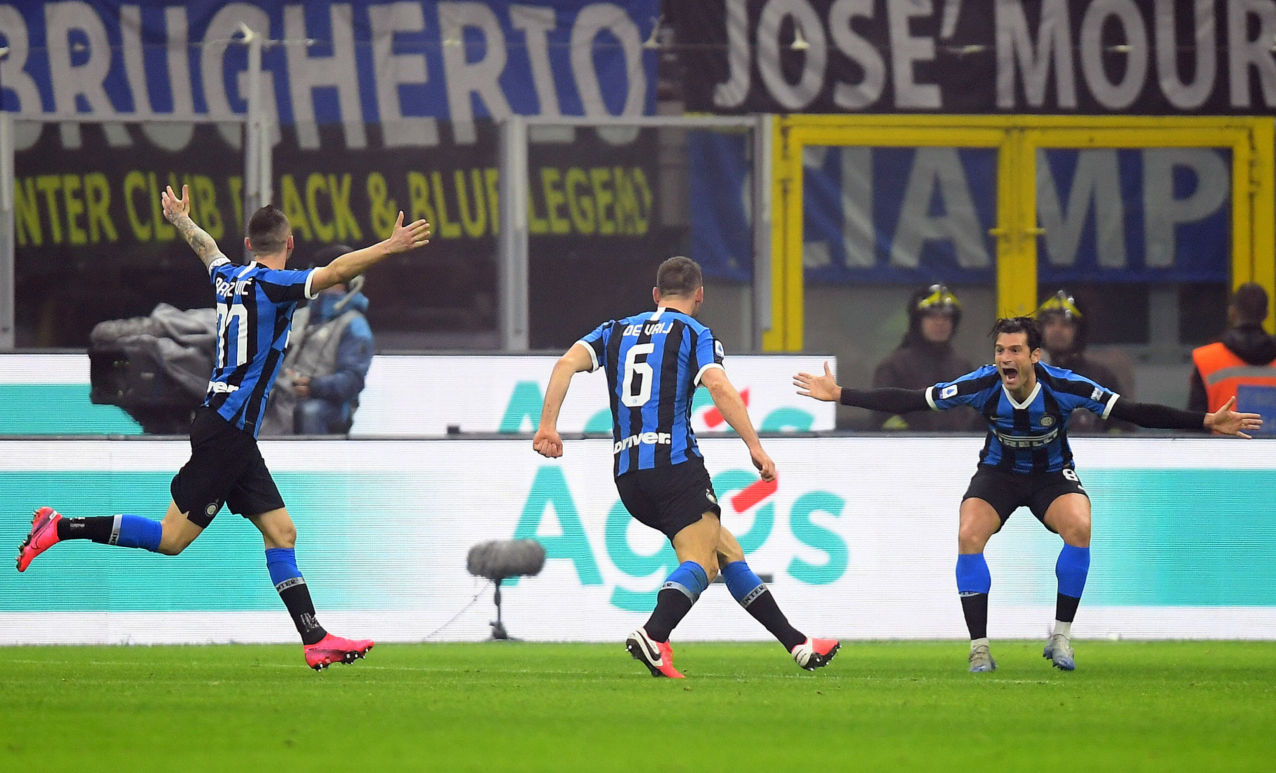 Soccer Football - Serie A - Inter Milan v AC Milan - San Siro, Milan, Italy - February 9, 2020   Inter Milan's Stefan de Vrij celebrates scoring their third goal    REUTERS