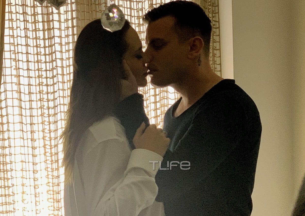 Το “καυτό” φιλί της Νικολέττας Καρρά σε ανερχόμενο τραγουδιστή! Φωτογραφίες