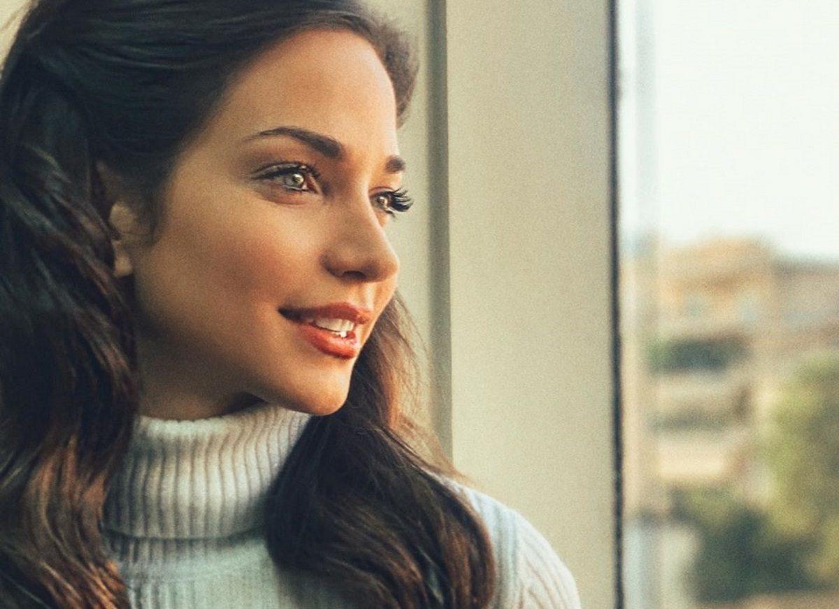 Η Κατερίνα Γερονικολού ποζάρει μόνο με τα εσώρουχά της στο φακό του Γιάννη Τσιμιτσέλη!