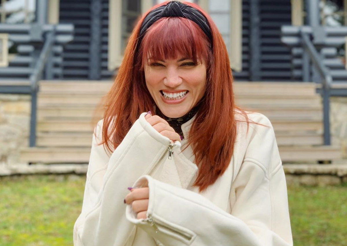 Η Μαίρη Συνατσάκη ποζάρει topless και αναστατώνει τον αντρικό πληθυσμό!