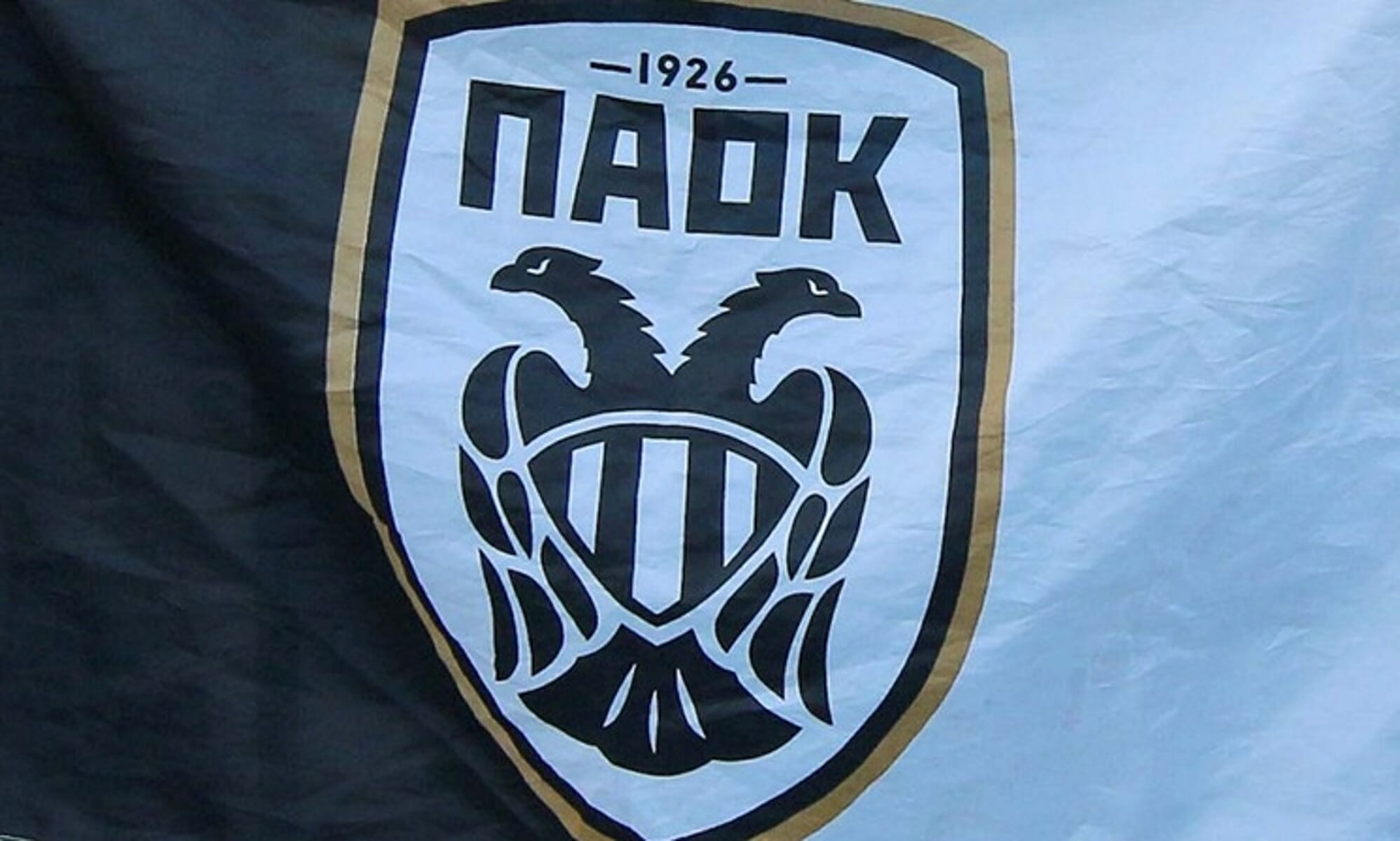 Οι φίλαθλοι του ΠΑΟΚ στις εξέδρες κατά τη διάρκεια της πρώτης ανοιχτής για τη φετινή αγωνιστική περίοδο προπόνησης, που πραγματοποιήθηκε στο γήπεδο της Τούμπας παρουσία φιλάθλων. Θεσσαλονίκη, Παρασκευή 24 Ιουνίου 2016 ΑΠΕ ΜΠΕ