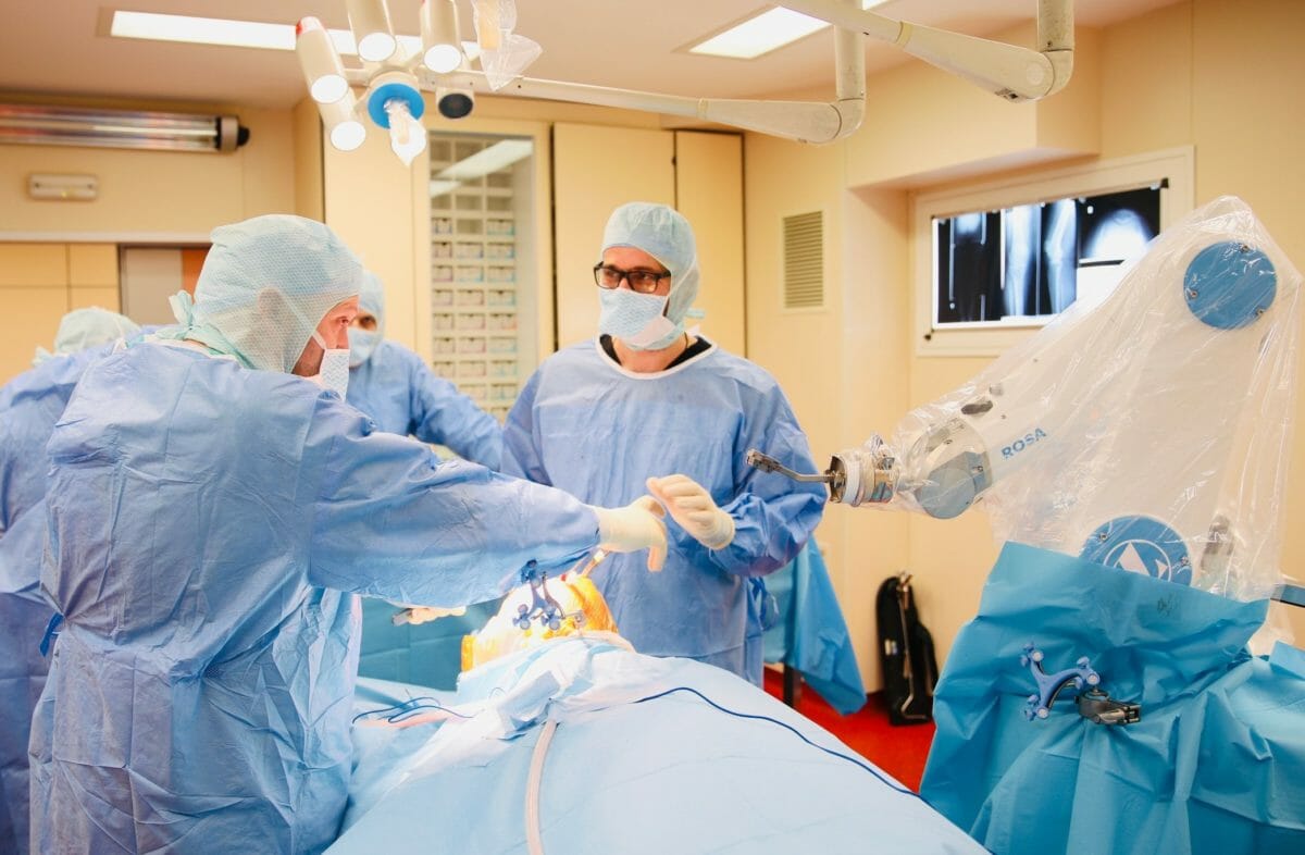Τι είναι η ρομποτική χειρουργική γόνατος με το νέας τεχνολογίας σύστημα ROSA