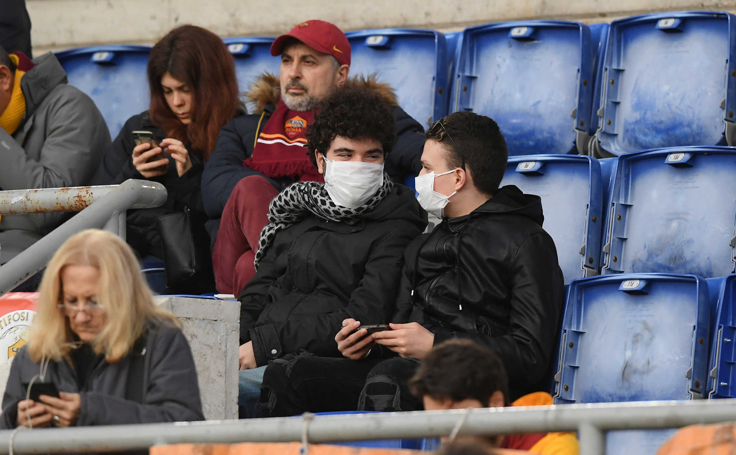 Κορονοϊός: Απίστευτη φωτογραφία με φιλάθλους να φοράνε μάσκες στην πανδημία του 1918 (pic)