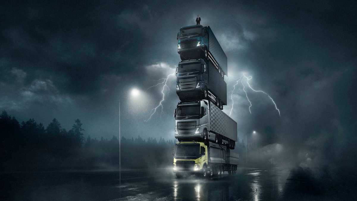 Ένας πύργος από φορτηγά Volvo! [vid]