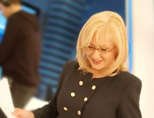 Αγγελική Νικολούλη: Διασκέδασε σε μασκέ πάρτι! Τι ντύθηκε; [pics]