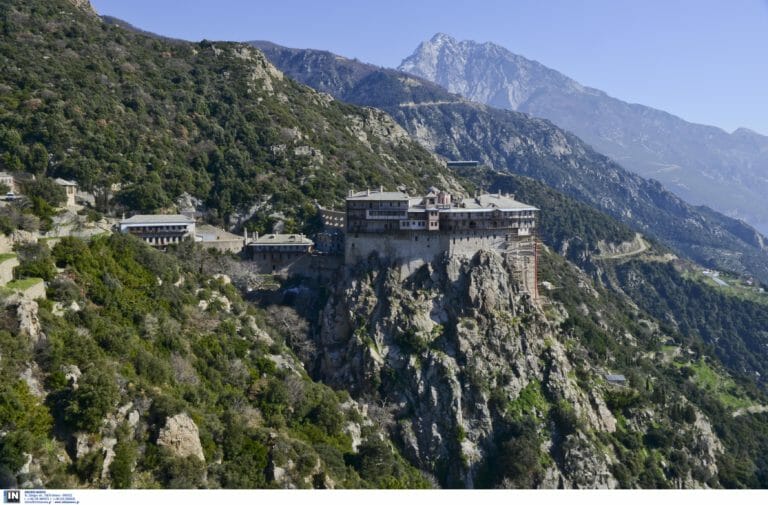 Αγιο Όρος: Δύο τα μέτωπα της φωτιάς - Δεν απειλούνται μοναστήρια