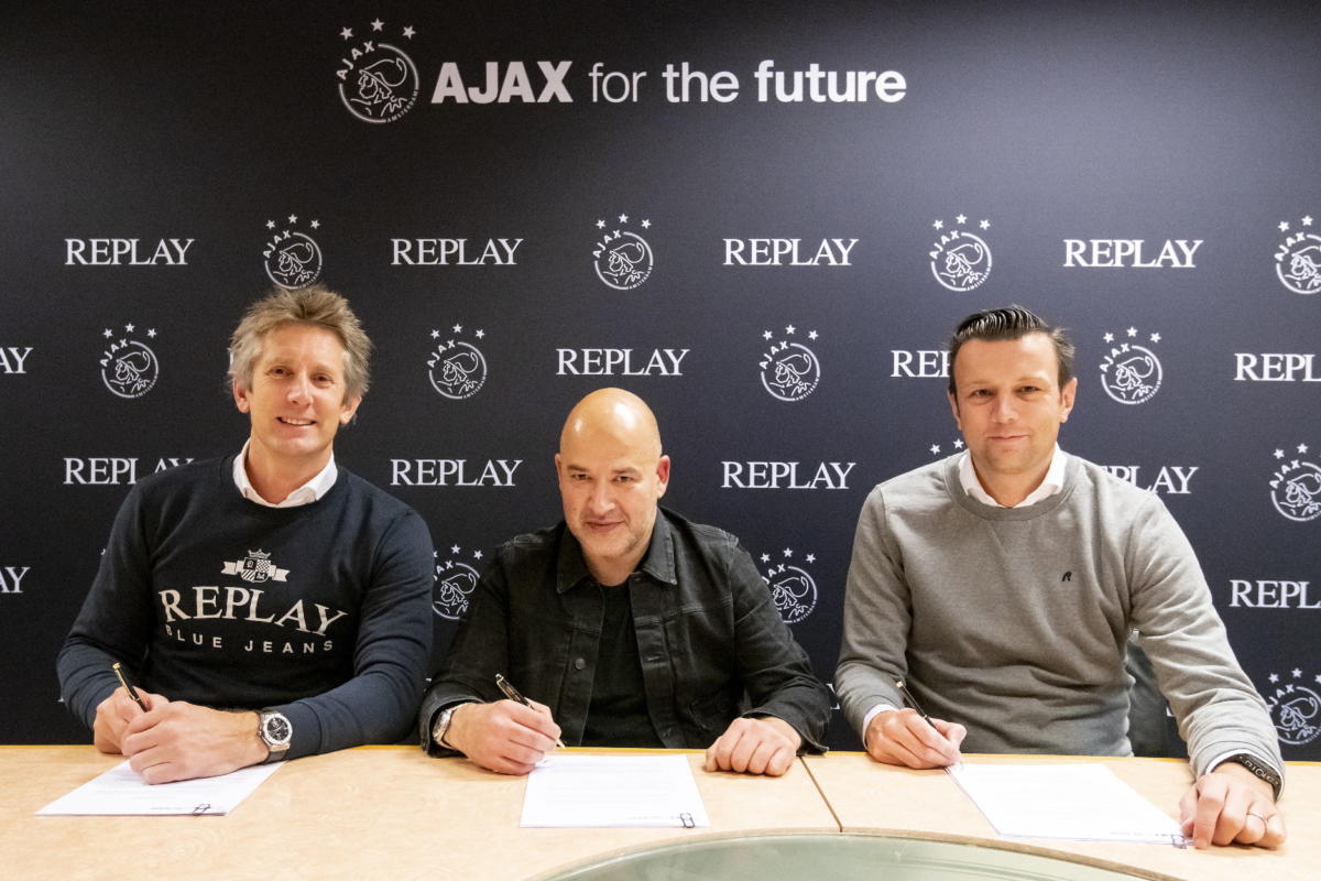 Ο Ajax ντύνεται….με Replay!
