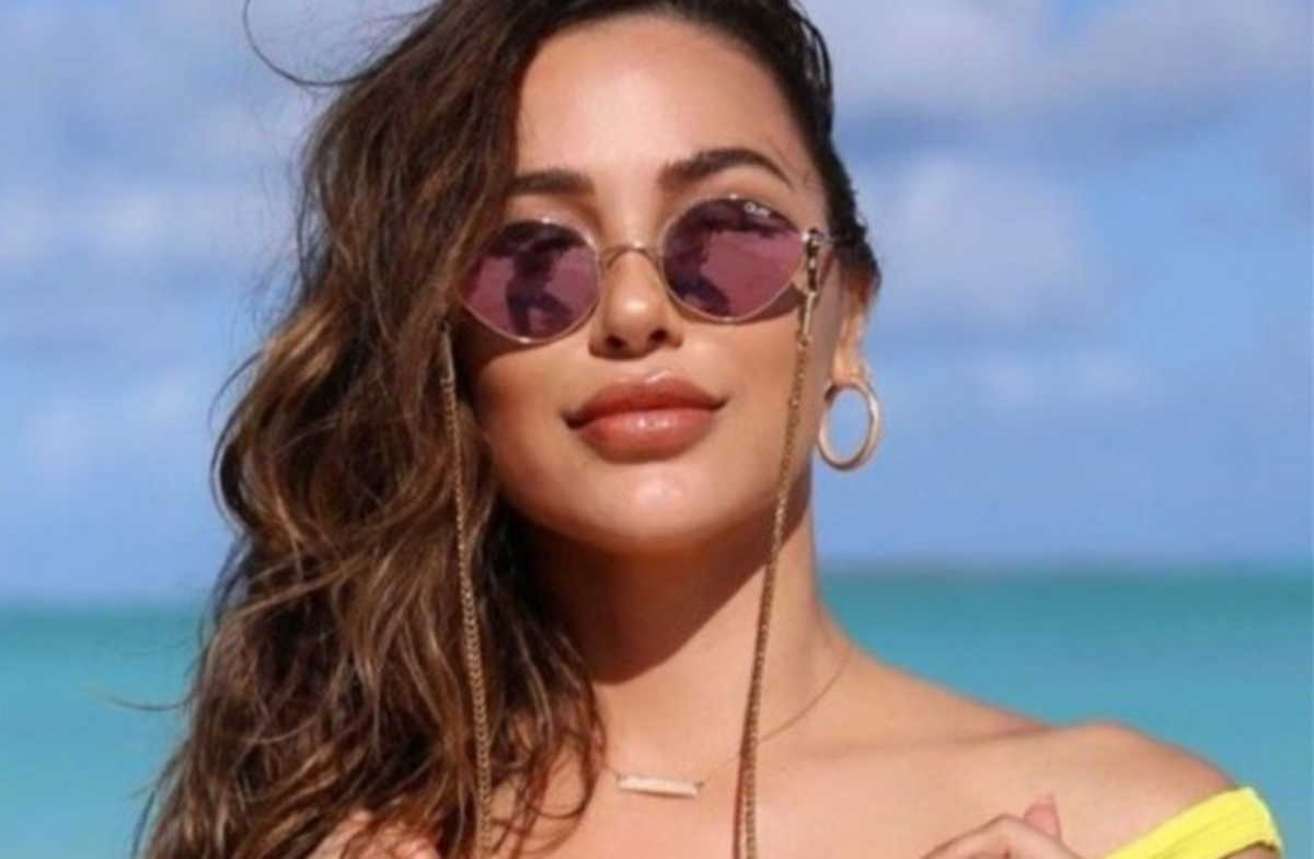 Τα μικροσκοπικά μπικίνι της Ana Cheri αφήνουν ελάχιστα στην φαντασία!