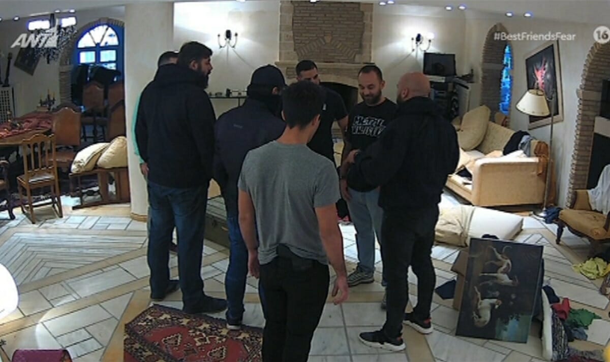 Τους “γλέντησε” κανονικά ο μισθοφόρος στο Best Friend’s Fear! Δεν… μάσησε με τους μαφιόζους