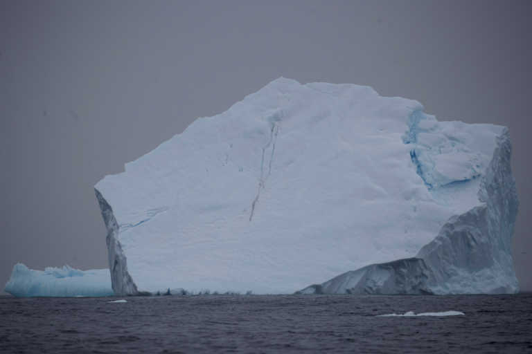 “Μη αναστρέψιμο” το λιώσιμο των πάγων στην Ανταρκτική