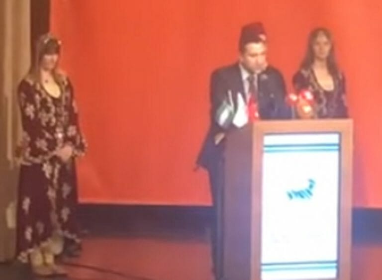 Πρωτοφανές ντελίριο μειονοτικού δημάρχου σε ανθελληνική εκδήλωση στην Προύσα: "Να αγκαλιάσουμε τη Μητέρα Τουρκία"!