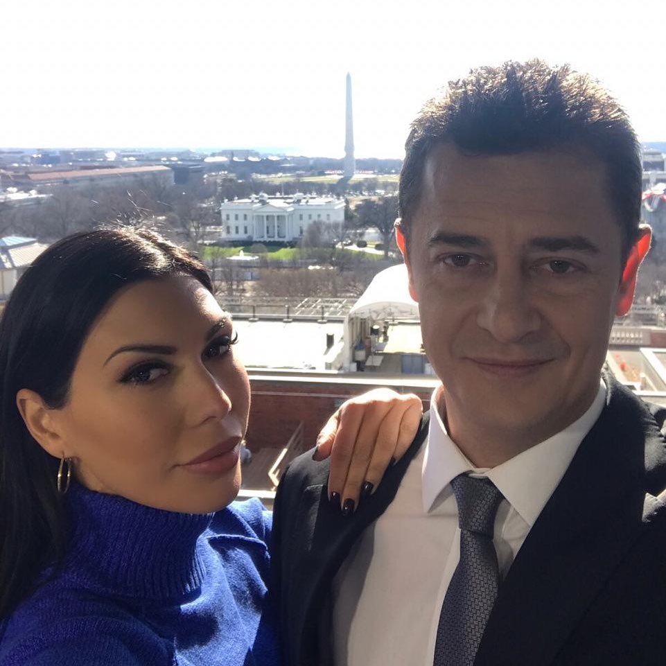 Αντώνης Σρόιτερ – Ιωάννα Μπούκη: Δείτε τον εντυπωσιακό κήπο του σπιτιού τους [video]