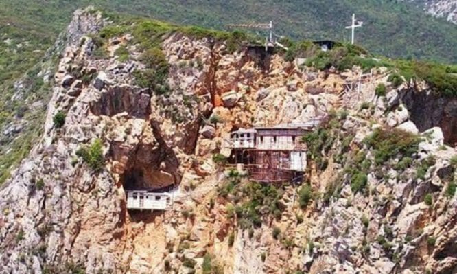Τι συμβαίνει με τους αόρατους  ασκητές του Αγίου Όρους;