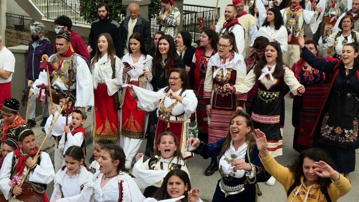 Καθαρά Δευτέρα στη Θήβα με Βλάχικο Γάμο: Το Σωματείο Εστίασης Θήβας σας καλωσορίζει με γλέντι και αυθεντικές γεύσεις στην καρδιά της Βοιωτίας