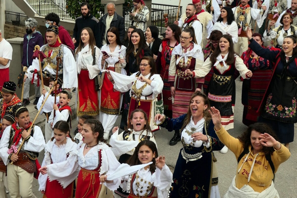 Καθαρά Δευτέρα στη Θήβα με Βλάχικο Γάμο: Το Σωματείο Εστίασης Θήβας σας καλωσορίζει με γλέντι και αυθεντικές γεύσεις στην καρδιά της Βοιωτίας