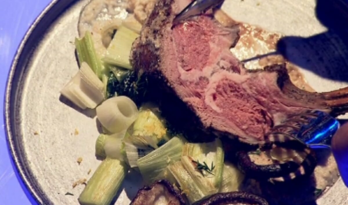 Απίθανο! Σέρβιρε ωμό αρνί στους κριτές του MasterChef – Εκτός διαγωνισμού η παίκτρια