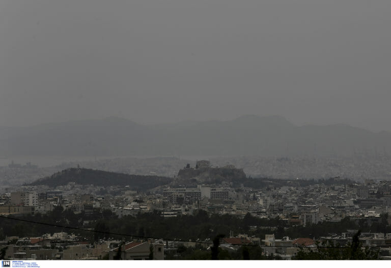 Η ρύπανση του αέρα έχει πιο σοβαρές επιπτώσεις στις γυναίκες – Τι δείχνει νέα έρευνα