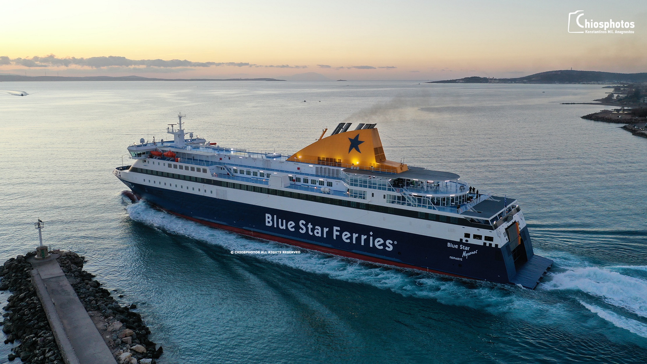 τι ωρα φτανει το blue star myconos