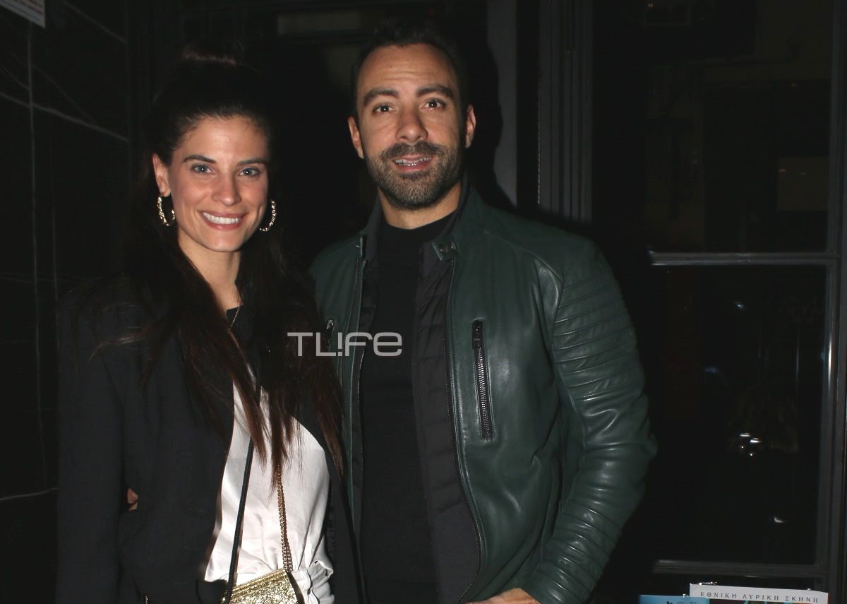 Χριστίνα Μπόμπα – Σάκης Τανιμανίδης: Για δείπνο στο κέντρο της Αθήνας με την κουμπάρα τους! [pics]