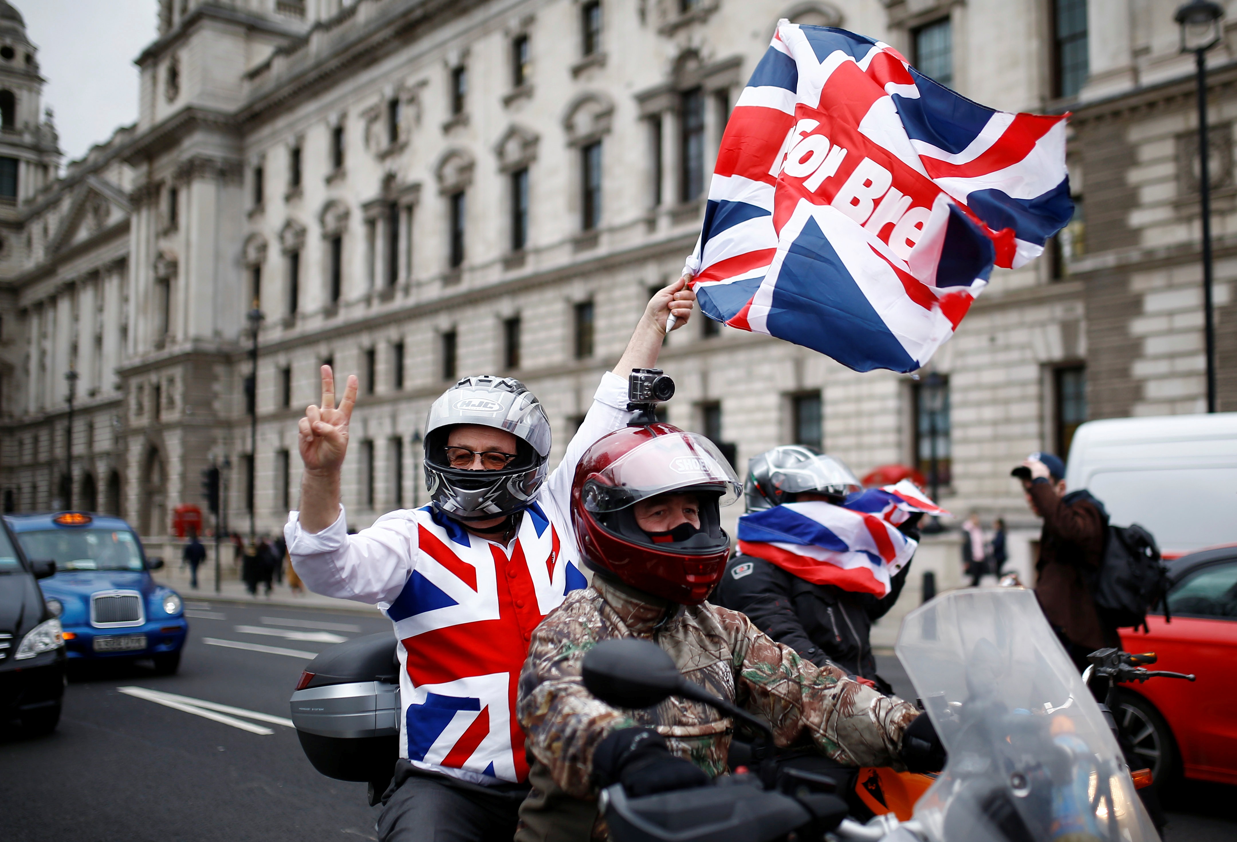 Ρατσιστικό παραλήρημα οπαδών του Brexit για όσους δεν μιλάνε μόνο αγγλικά