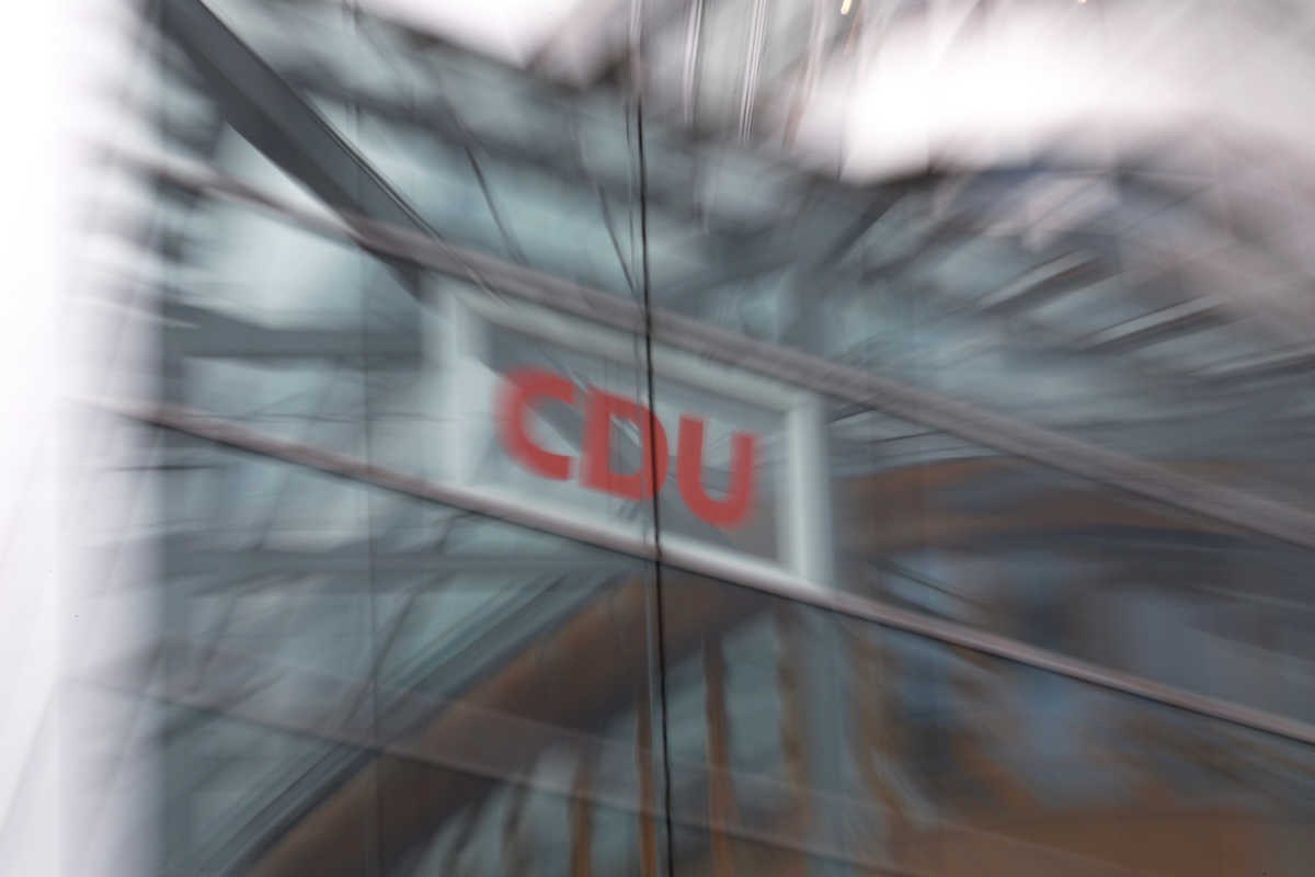 Γερμανία: Δύο βουλευτές του CDU αποσύρονται γιατί πήραν «μίζες» για την αγορά μασκών