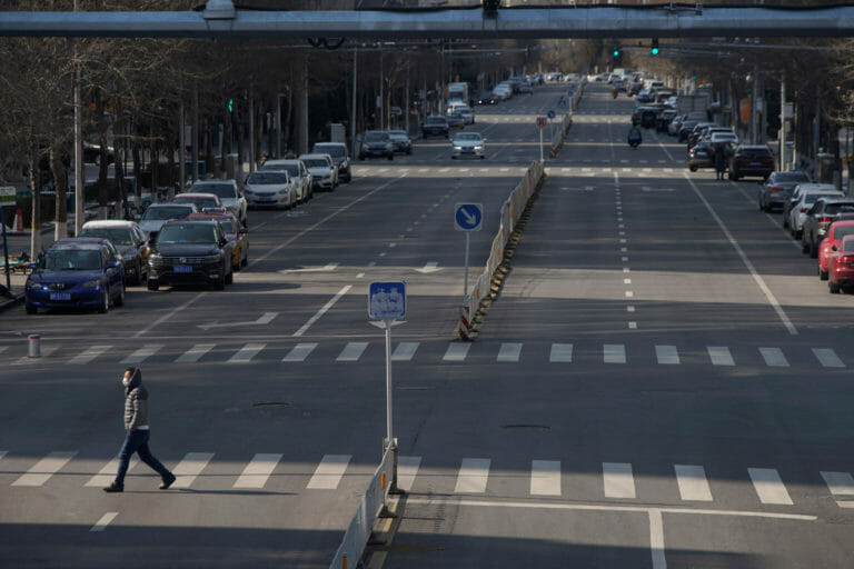 Κοροναϊός: Απαγορεύεται η κυκλοφορία οχημάτων στη Χουμπέι