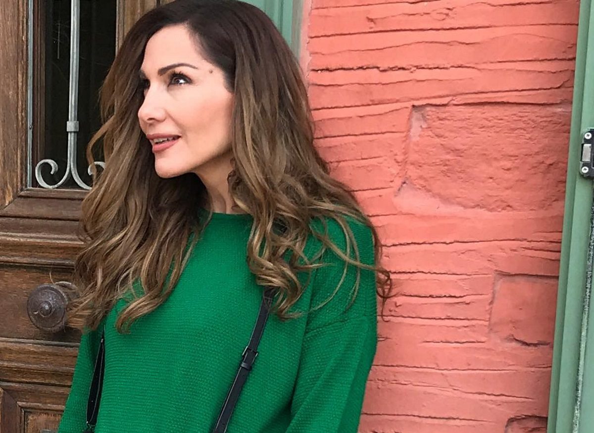 Δέσποινα Βανδή: Χαλαρή έξοδος για φαγητό με τους διάσημους φίλους της κάτω από την Ακρόπολη [pic]