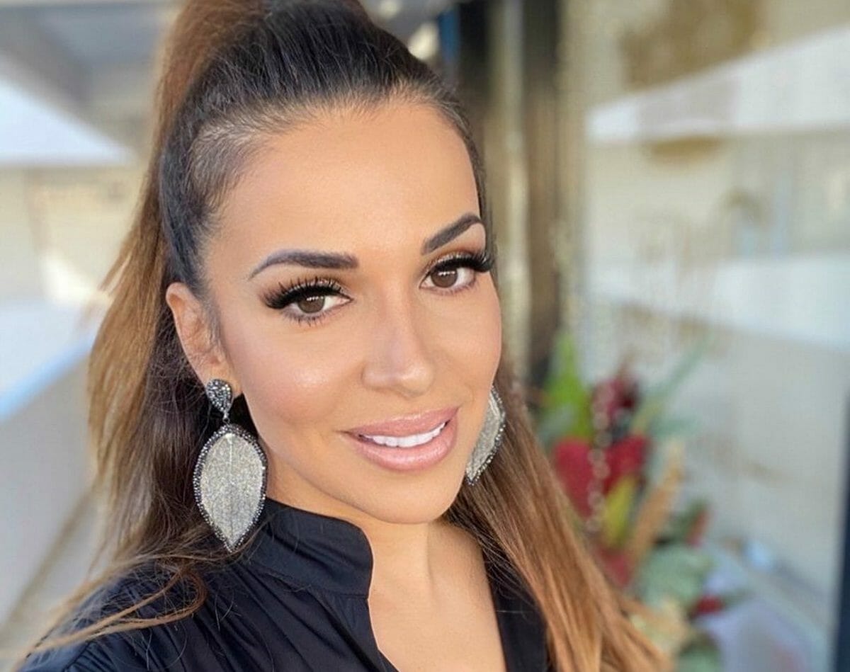 Η Ελένη Χατζίδου προετοιμάζεται για τον θρησκευτικό γάμο της – Δείτε την να κάνει πρόβα νυφικού