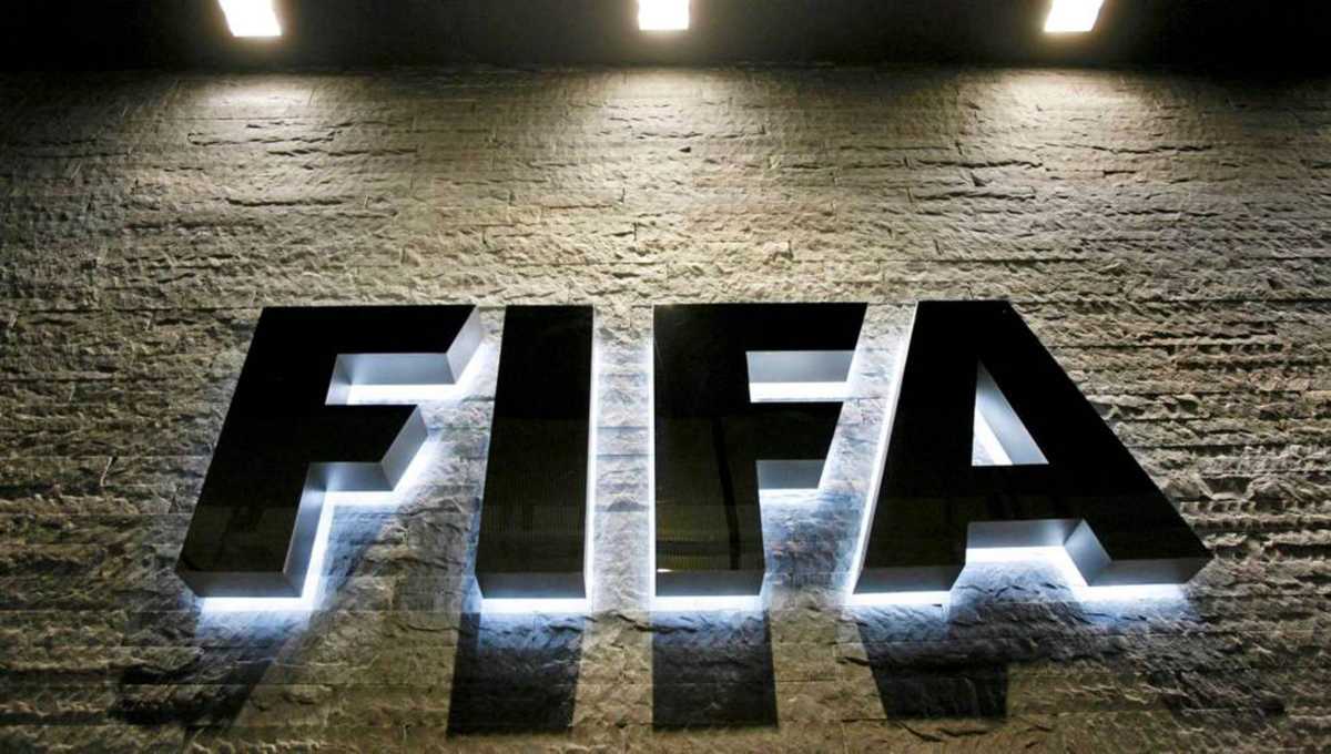 FIFA: “Πρώτα η ολοκλήρωση των πρωταθλημάτων και μετά οι διοργανώσεις της UEFA”