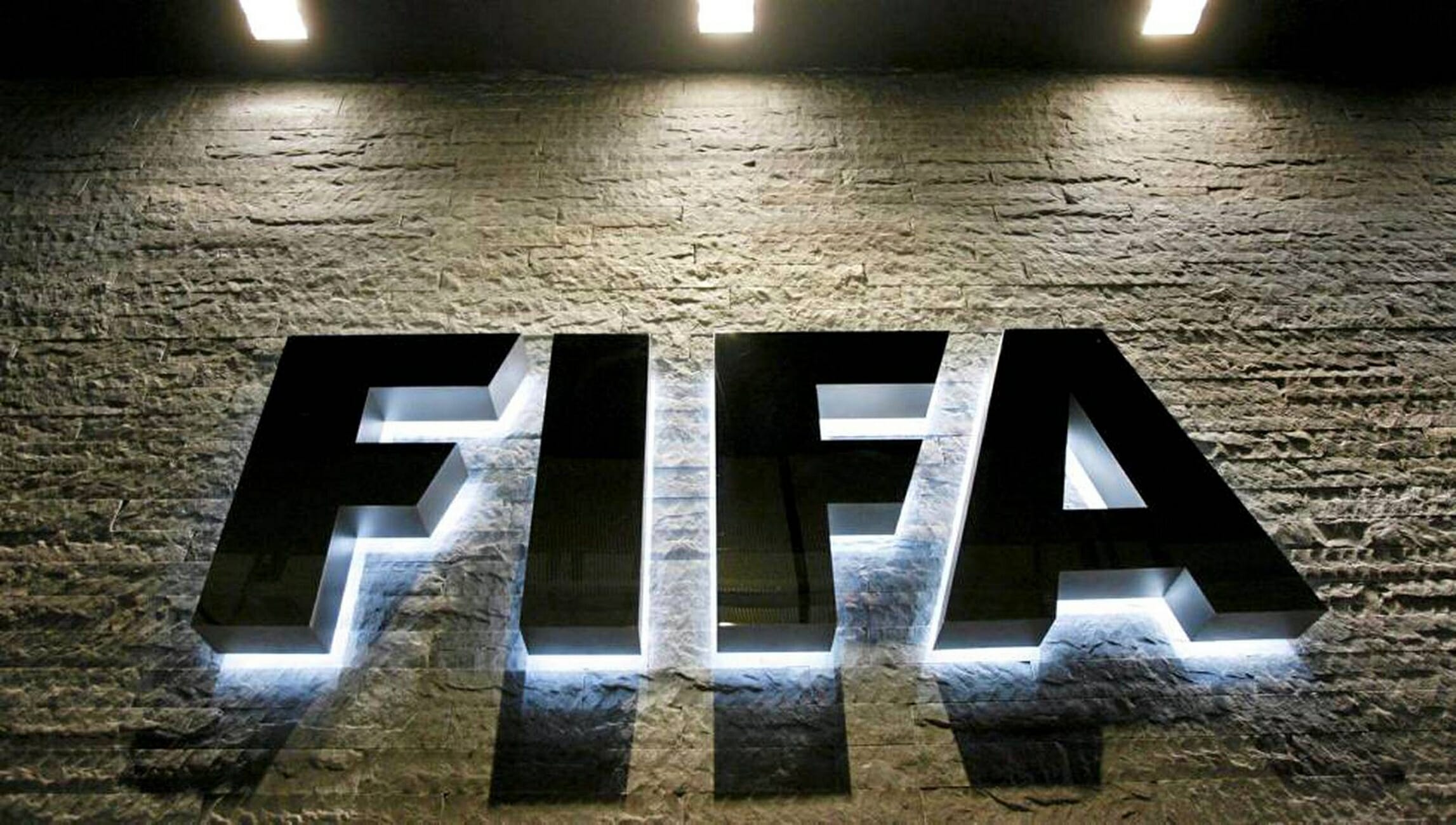 “Καμπανάκι” της FIFA για τον κορονοϊό! “Μεγάλο ρίσκο να ξεκινήσουν οι αγώνες τον Μάιο”