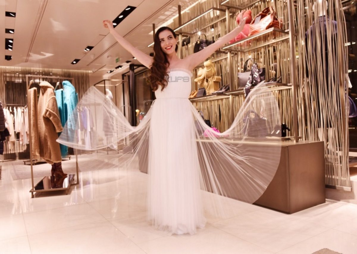 Φωτεινή Δάρρα: Κάνει πρόβα νυφικού και εντυπωσιάζει!