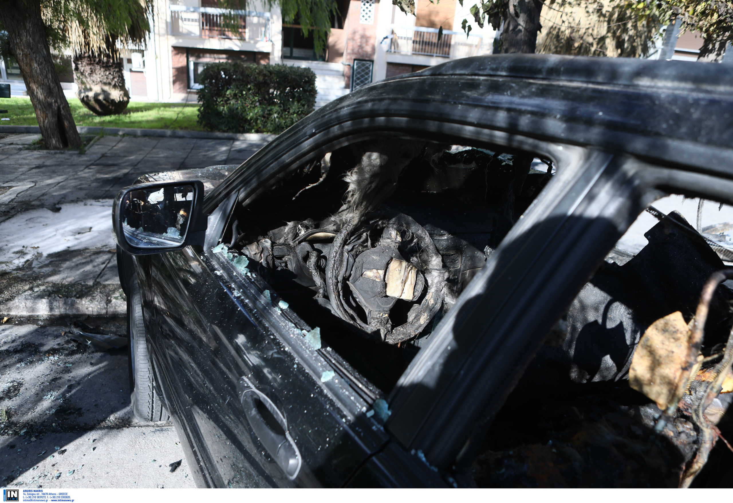 Θεσσαλονίκη: Αυτοκίνητα παραδόθηκαν στις φλόγες! Αναστάτωση από τις δύο φωτιές