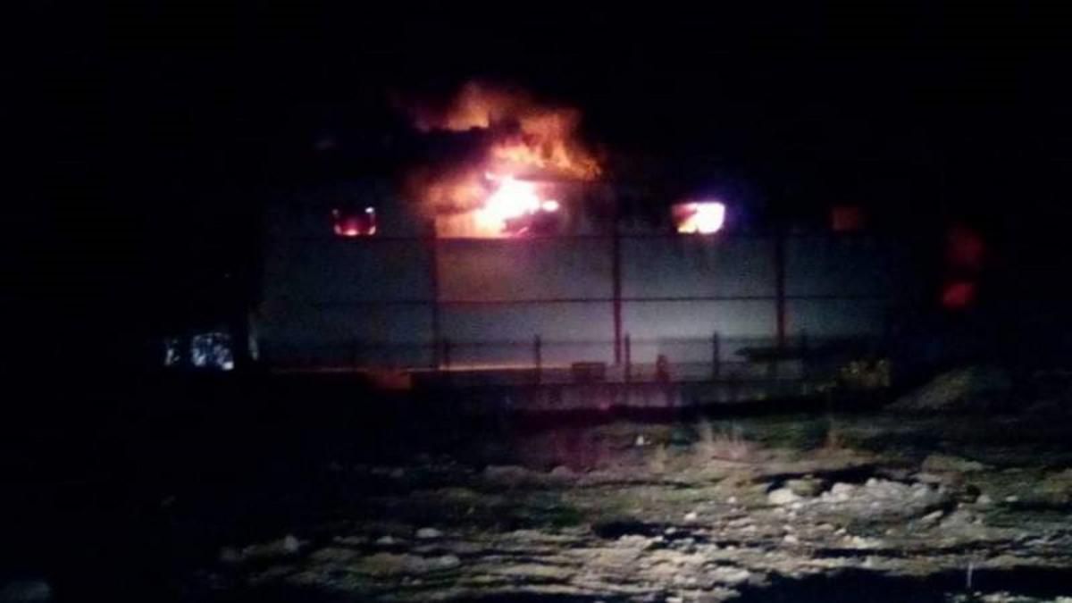 Καλαμάτα: Μεγάλη φωτιά σε εργοστάσιο τροφίμων στη Βιομηχανική Περιοχή